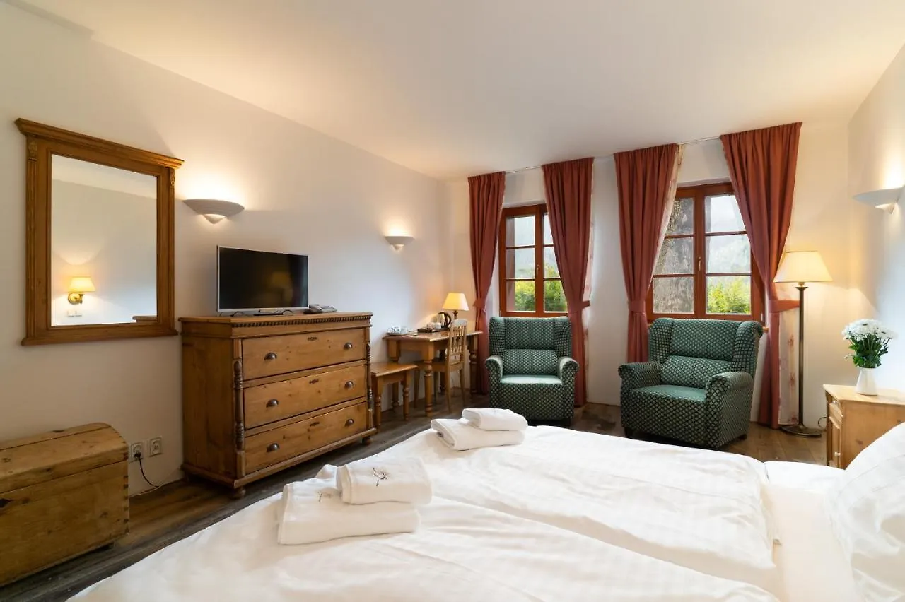 Guest house Pension Slunecnice & Panorama Restaurace Farma