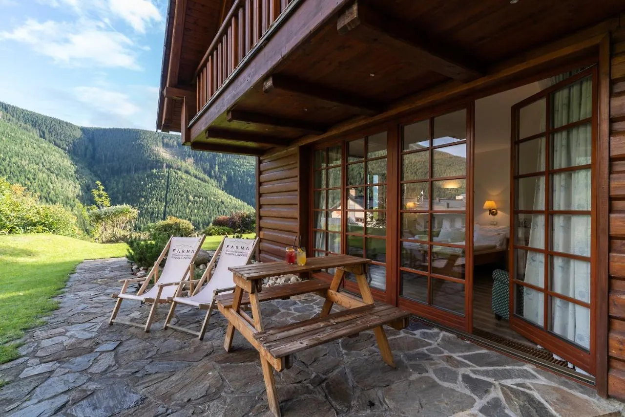 Guest house Pension Slunecnice & Panorama Restaurace Farma