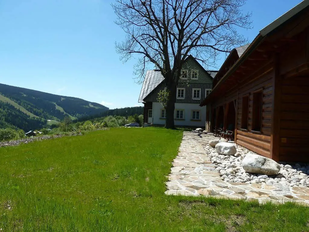 Guest house Pension Slunecnice & Panorama Restaurace Farma