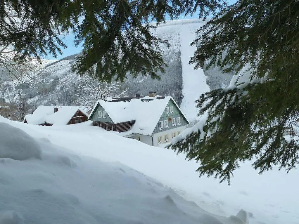 Pension Slunecnice & Panorama Restaurace Farma Špindlerŭv Mlýn Maison d'hôtes